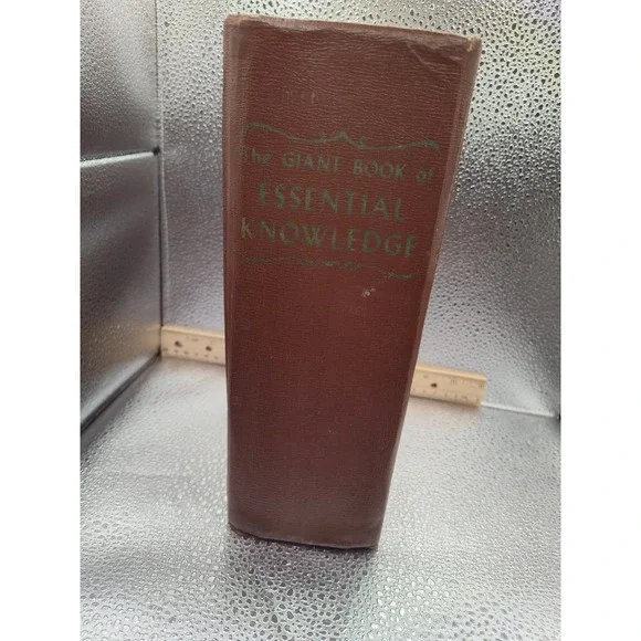 The Giant Book of Essential Knowledge The Practical‎ self educator